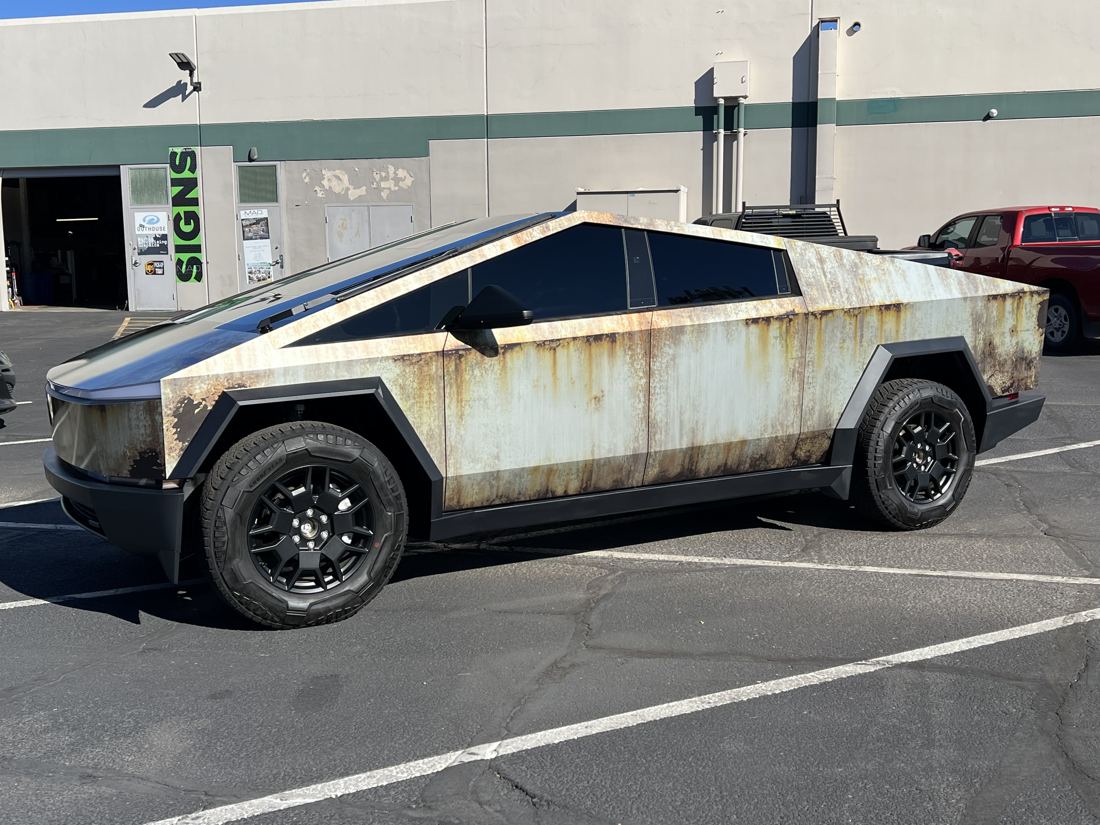 Patina Cybertruck, Custom printed rust wrap
